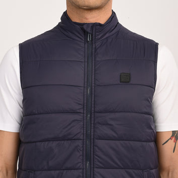 REGULAR FIT QUILTED SLEEVELESS JACKET