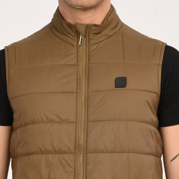 REGULAR FIT QUILTED SLEEVELESS JACKET